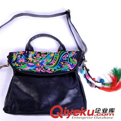 批發拍照旅游民族風繡花包女包手工絨球PU軟皮單肩斜挎手提包1302-廊坊市嫣然轉盼服裝提供批發拍照旅游民族風繡花包女包手工絨球PU軟皮單肩斜挎手提包1302的相關介紹、產品、服務、圖片、價格廊坊市嫣然轉盼服裝、服裝;鞋帽